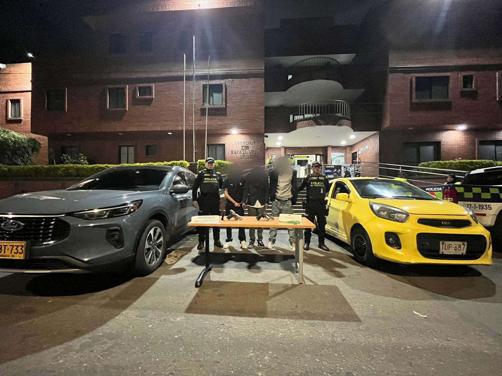 Cae peligrosa banda que robó taxi y planeaba hurtar vehículos en Rafael Uribe Uribe.