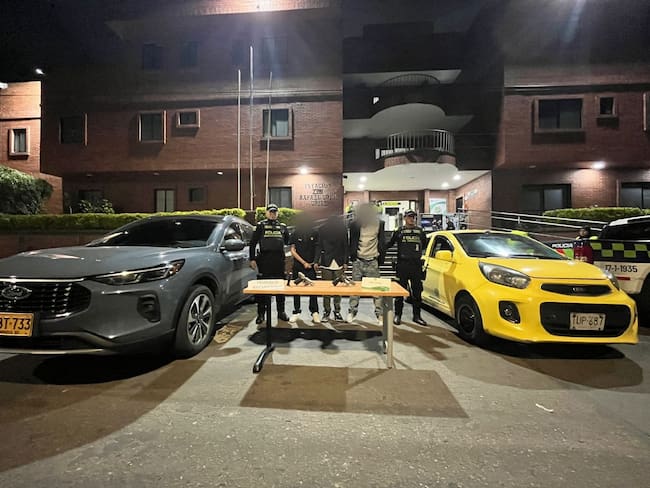 Cae peligrosa banda que robó taxi y planeaba hurtar vehículos en Rafael Uribe Uribe.