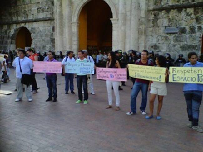 Protestas en Cartagena por instalación de Juan Valdez en la Plaza de la Paz