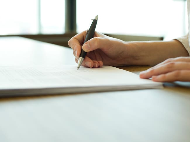 Foto de referencia de la firma de un convenio. Foto: Getty Images