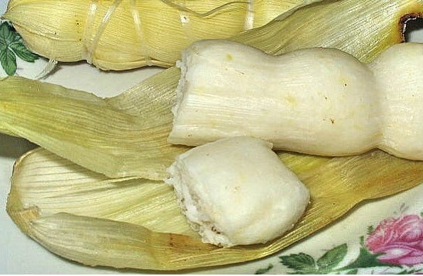 Bollo limpio envuelto en hoja de mazorca. Twitter @dan_ichu