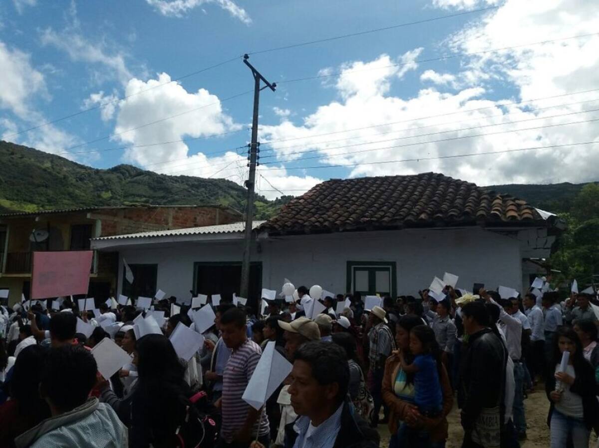 Con el toque de la trompeta fúnebre fue recibido en la tarde de este miércoles en el aeropuerto de Popayán, “Guillermo León Valencia” el féretro de la pequeña Yuliana Andrea Samboní, asesinada en Bogotá.