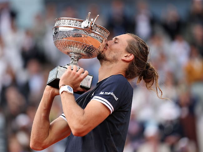 Alexander Zverev rompe la maldición y por fin gana un Grand Slam: ¡Campeón de Roland Garros!. (Photo by Clive Brunskill/Getty Images)