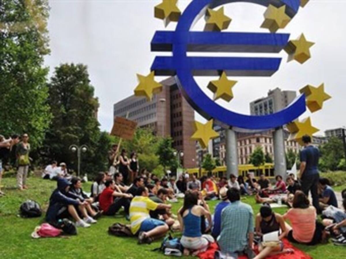 El euro se viste de luto en su décimo aniversario