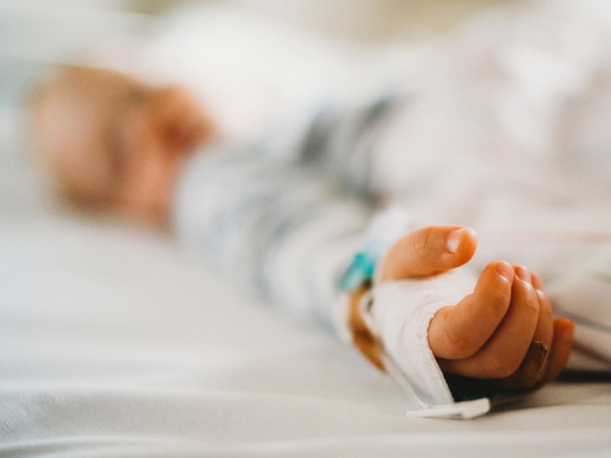 Investigan muerte de bebé de dos años en Medellín con señales de aparente maltrato