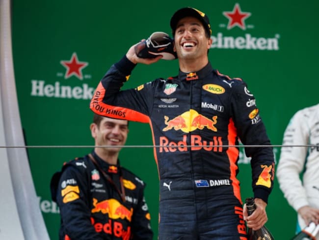 Ricciardo se queda con la victoria en China y se mete en la pelea en la F1