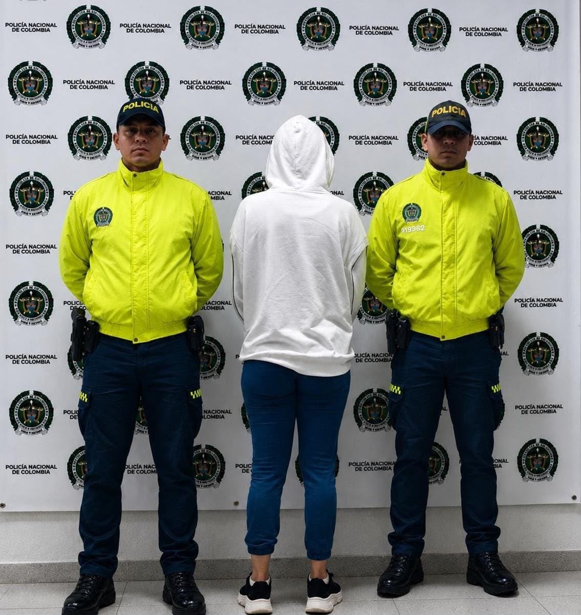 Menor aprehendida señalada de presuntamente planear el crimen de un lídier social. Foto Policía Antioquia.