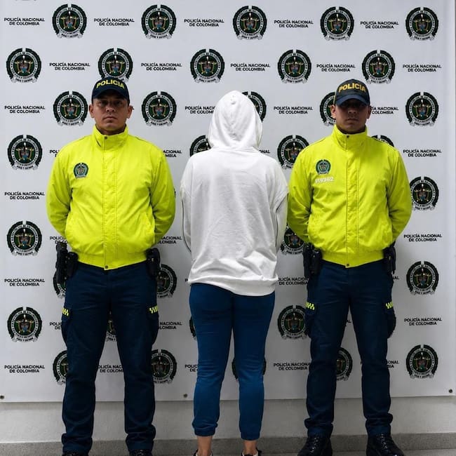 Menor aprehendida señalada de presuntamente planear el crimen de un lídier social. Foto Policía Antioquia.