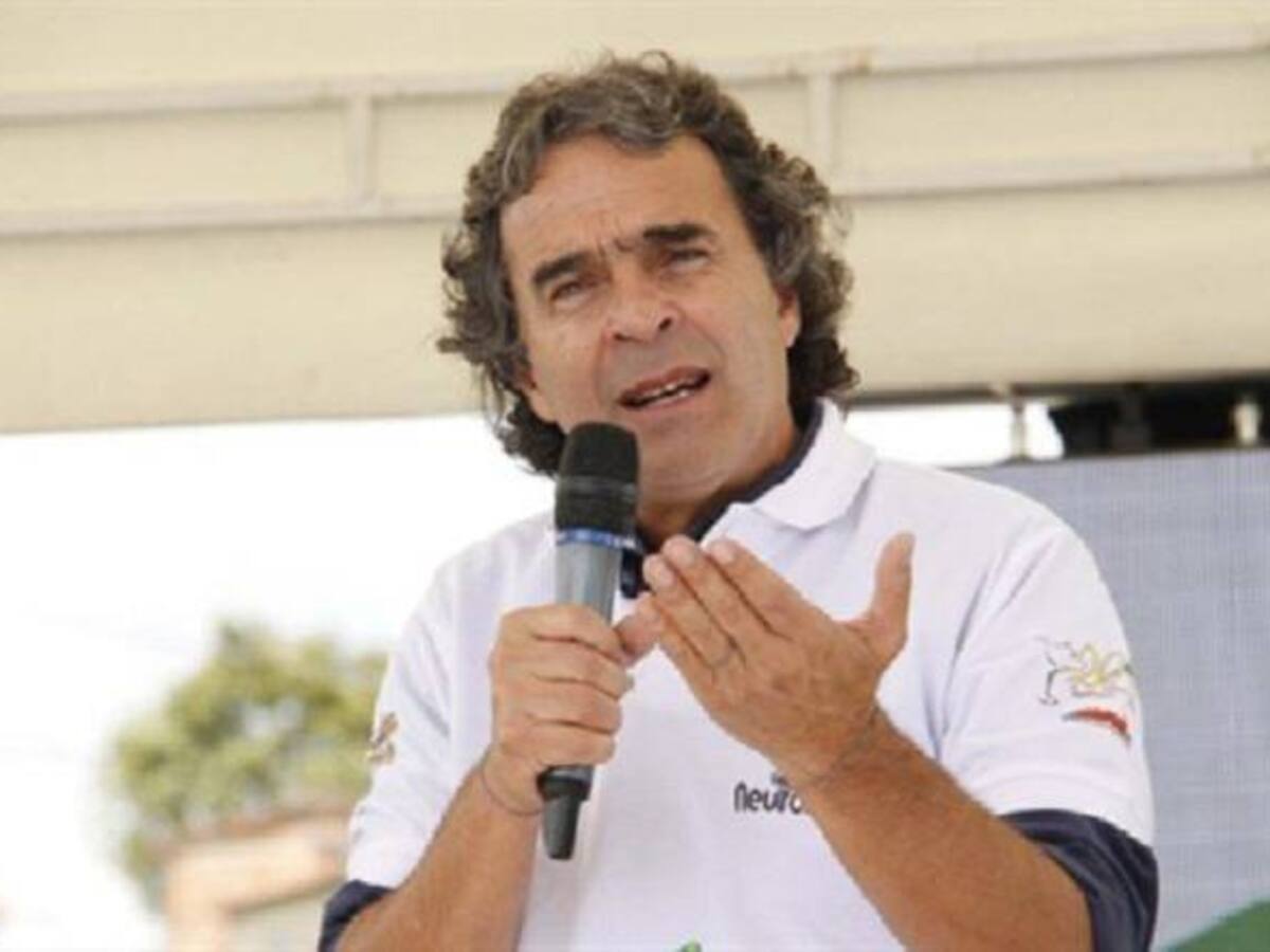 Encapuchados evitaron ingreso de Sergio Fajardo a sede de Univalle