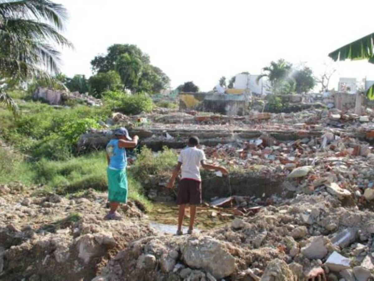 Alcalde de Cartagena se compromete a solucionar situación de damnificados de San Francisco
