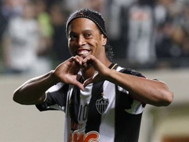 Ronaldinho, el rey de América, llegó a Bogotá para el juego ante Santa Fe