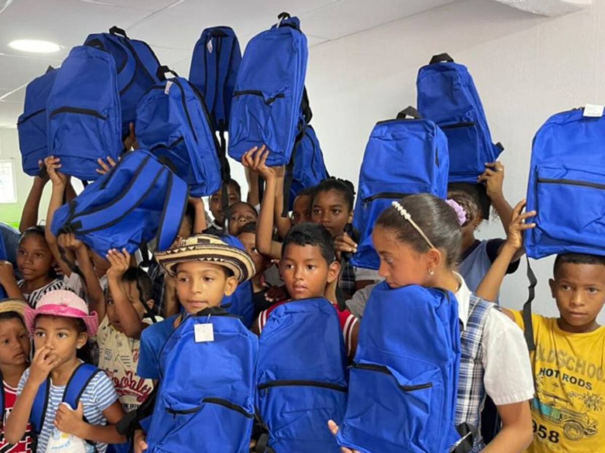 Fundación AGM Huellas de Piedra donó kits escolares en Clemencia