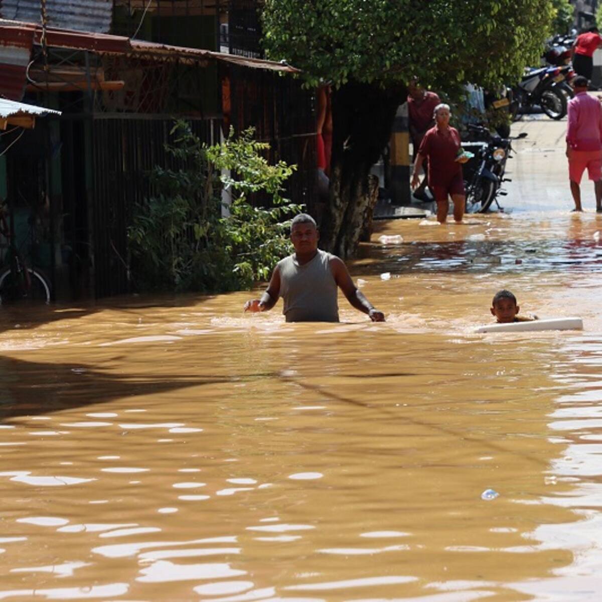 Inundaciones en Zaragoza dejan 1.200 familias afectadas y se declarará calamidad pública