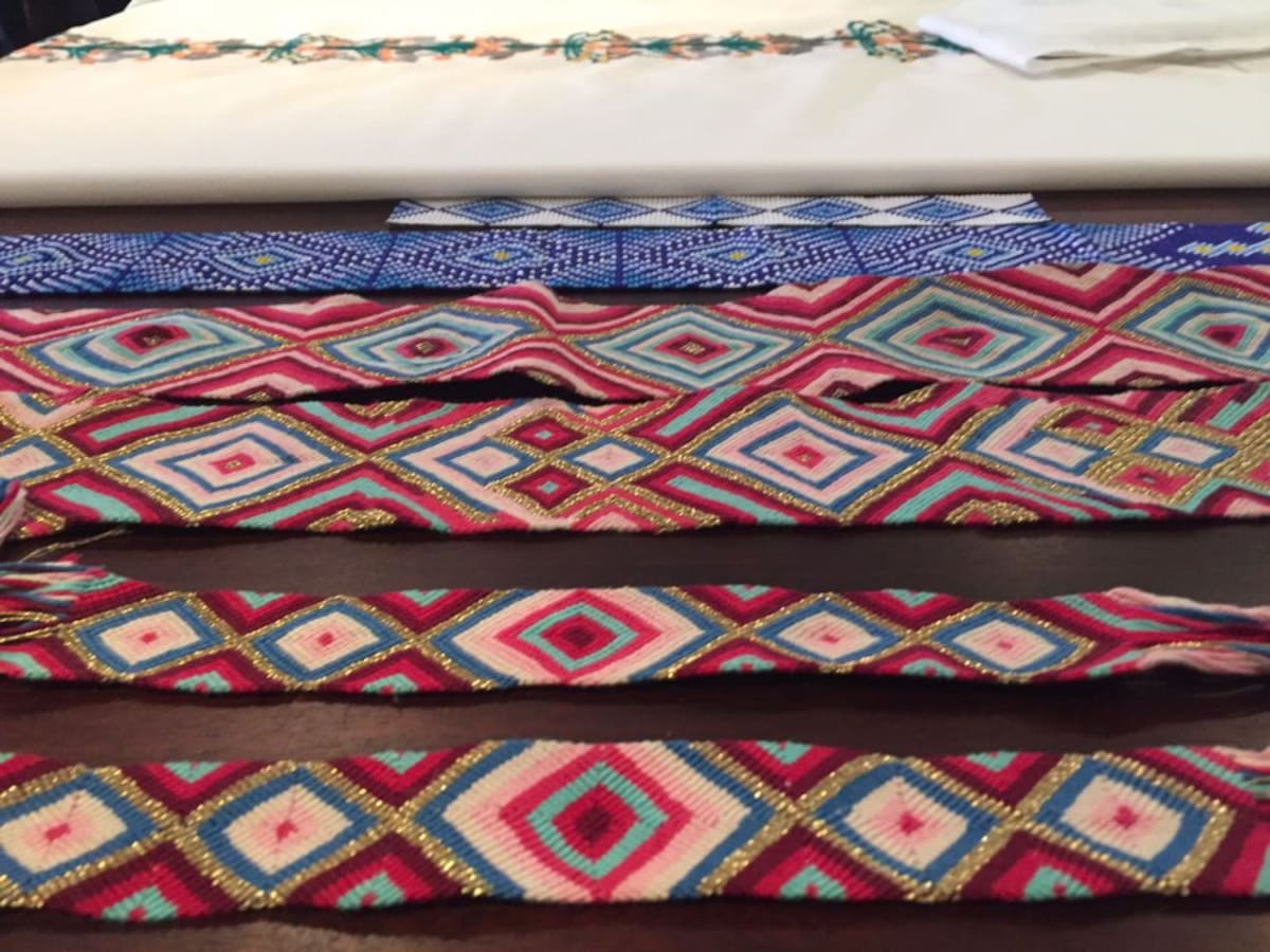 El Episcopado colombiano presentó las vestiduras litúrgicas que usará el papa Francisco en las eucaristías de Bogotá, Medellín y Cartagena, las cuales se inspiraron en varias regiones del país.