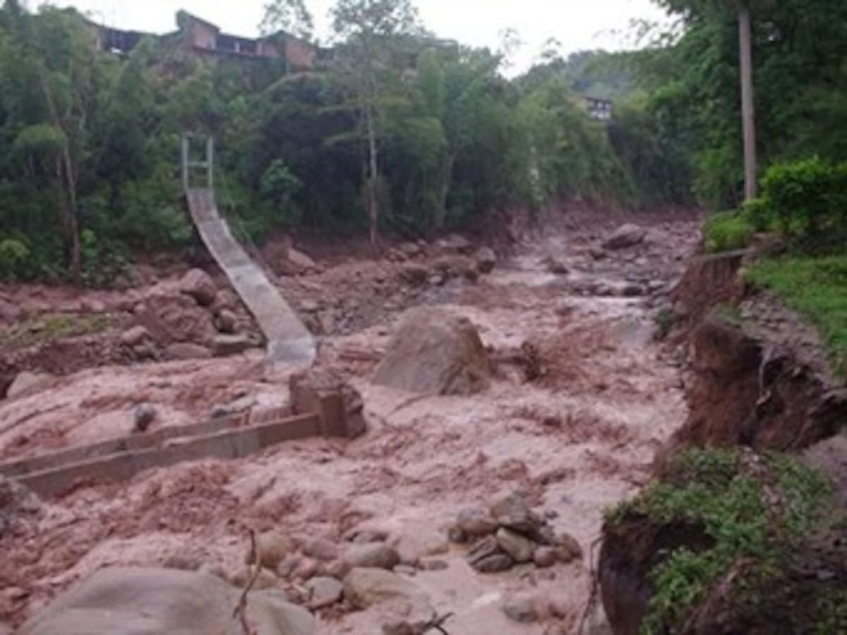 Santos prometió reubicación para familias damnificadas en San Vicente de Chucurí