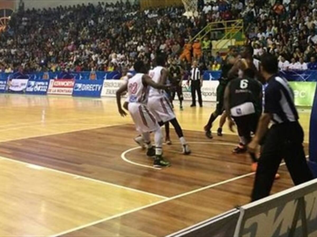 Manizales Once Caldas ganó y empató la semifinal de la Liga de Baloncesto