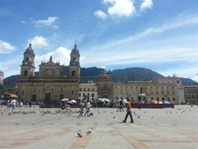 Alcaldía habría ordenado a los Bomberos lavar la Plaza de Bolívar