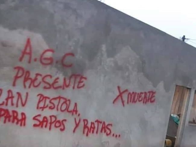 En San Roque pintaron casas con siglas del grupo ilegal Clan del Golfo