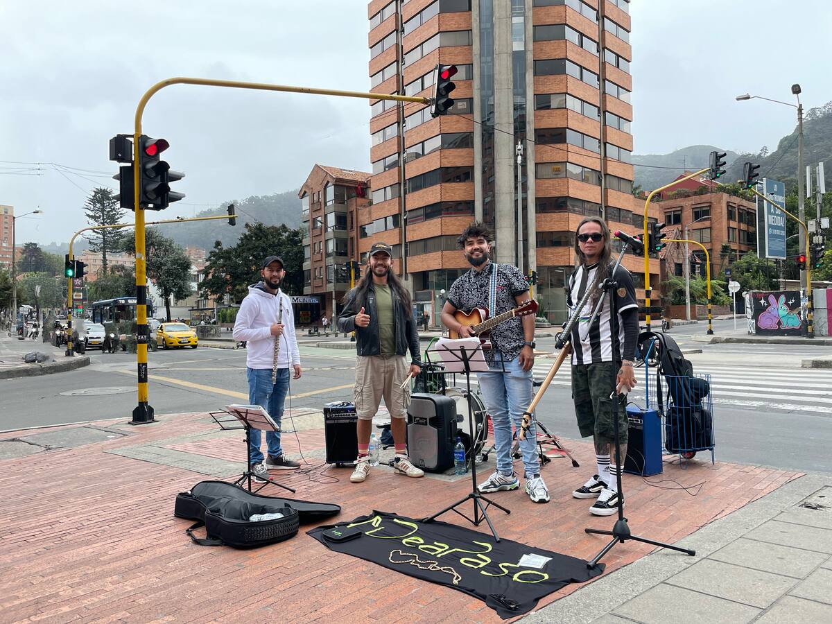 Deapaso, la banda rockera callejera que aspira a los grandes escenarios