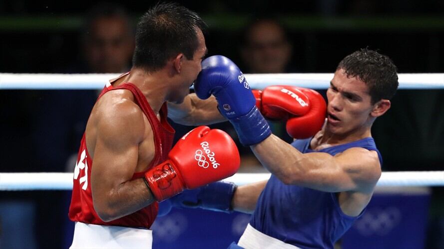 Céiber Ávila (azul). Foto: Agencia EFE