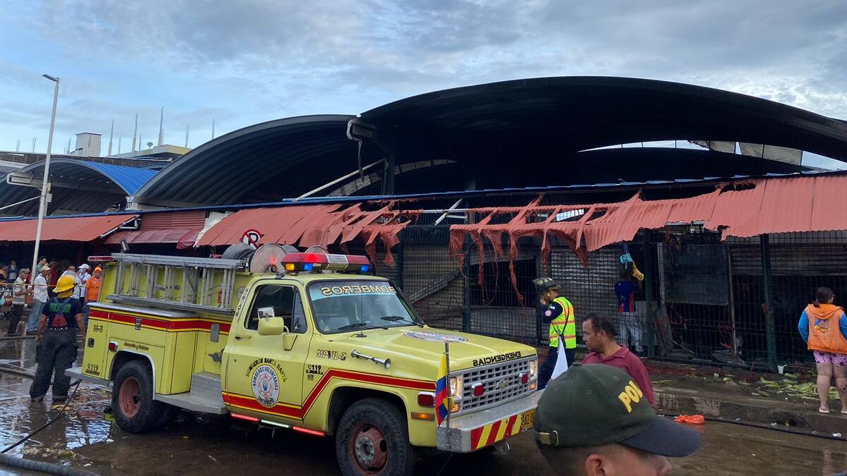 Emergencia por corto circuito afecta a comerciantes del Mercado Público de Santa Marta