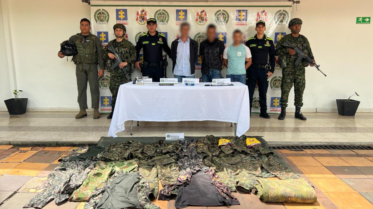 Capturados tres presuntos integrantes de las Redes de Apoyo a Estructuras Residuales. Foto MENEV 