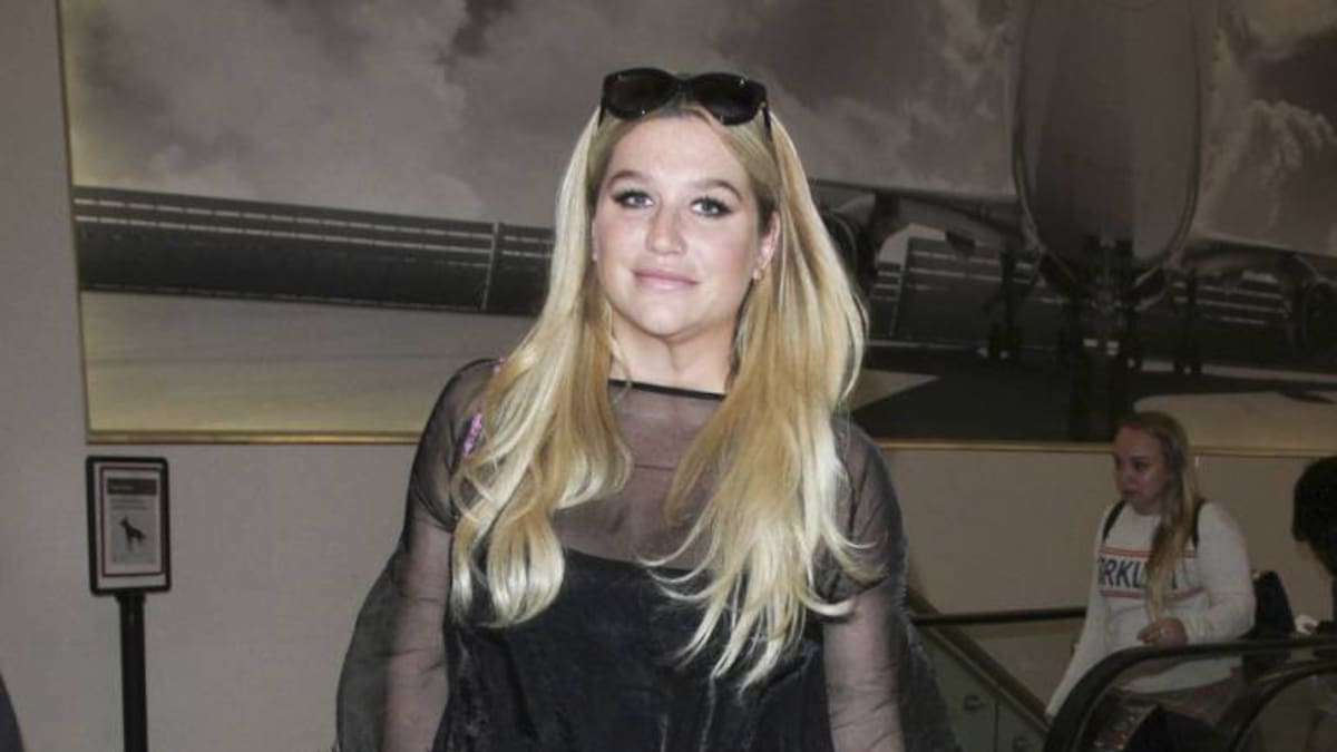 Kesha oficia su tercera boda entre parejas del mismo sexo