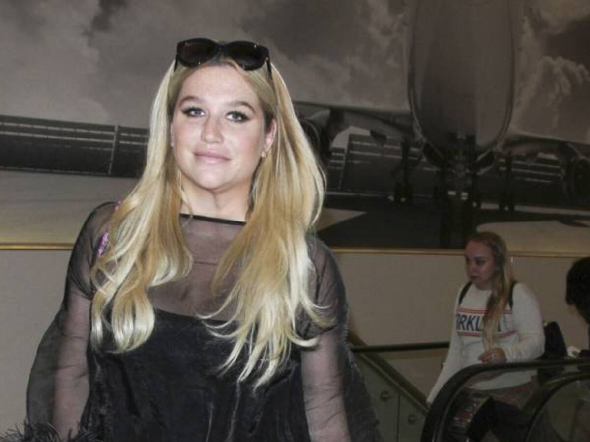 Kesha oficia su tercera boda entre parejas del mismo sexo