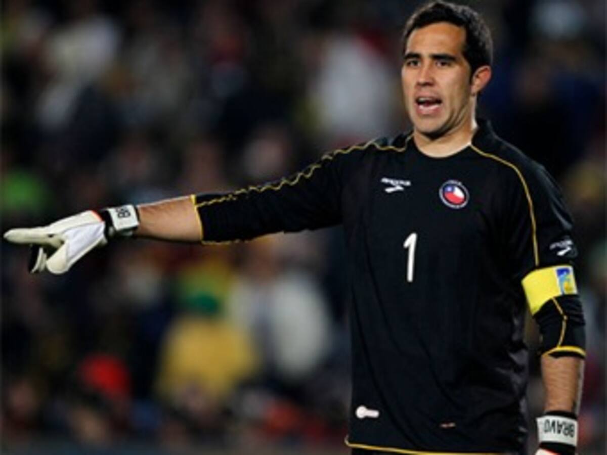 Claudio Bravo reconoció que Colombia hizo un buen partido en Santiago