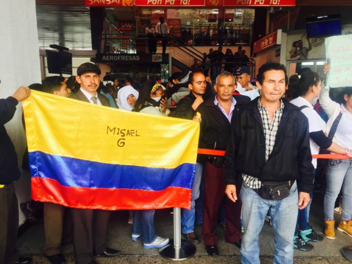 Desplazados levantan protesta en Puente Aéreo
