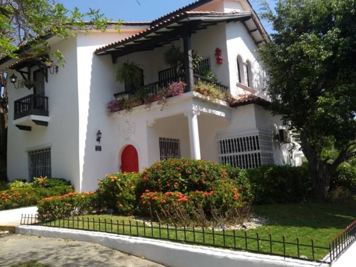 Asaltan vivienda del padre del senador Benedetti y hurtan vehículo