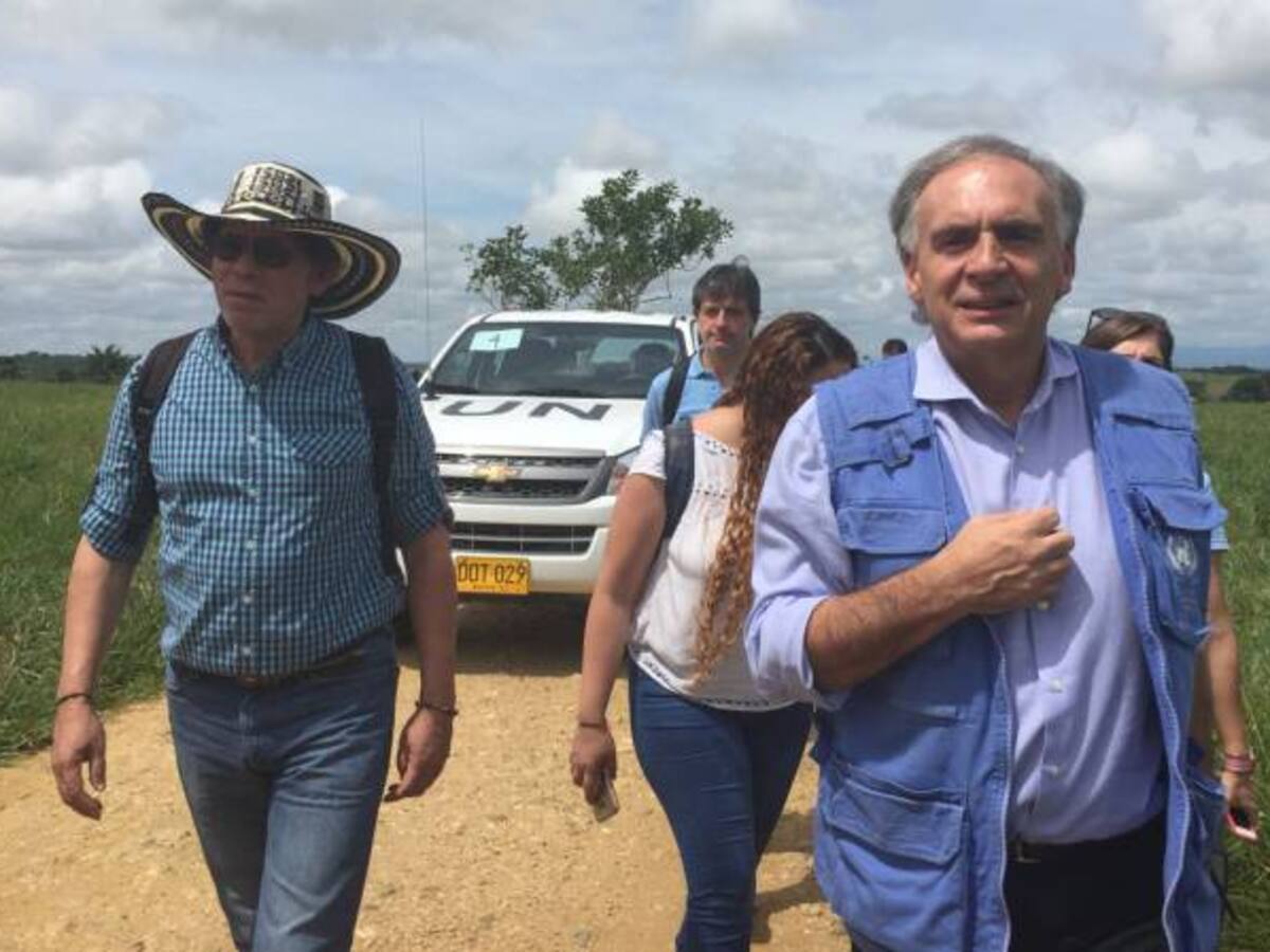 Farc dicen que Lara quiere mantener el Congreso para la exclusión y no para la democracia