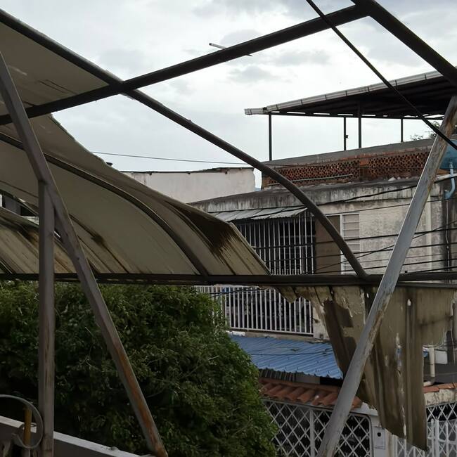 Vendaval en Cúcuta dejó 23 cubiertas afectadas, 12 árboles caídos y cuatro personas heridas. / Foto: Cortesía comunidad.