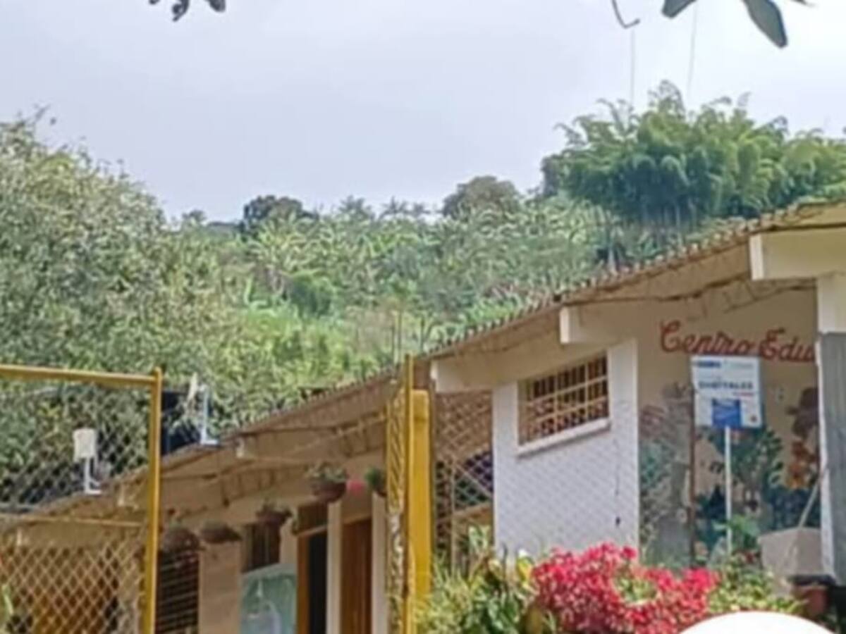 Más de 22 niños de primaria de un colegio en Caldas están afectados por el hurto de computadores