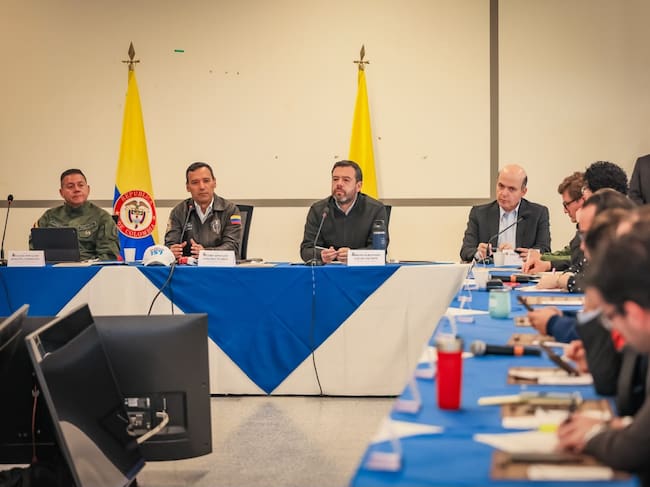 Consejo de seguridad entre la Alcaldía de Bogotá y el Ministerio de Defensa por la segunda vuelta presidencial. Foto: Alcaldía de Bogotá.