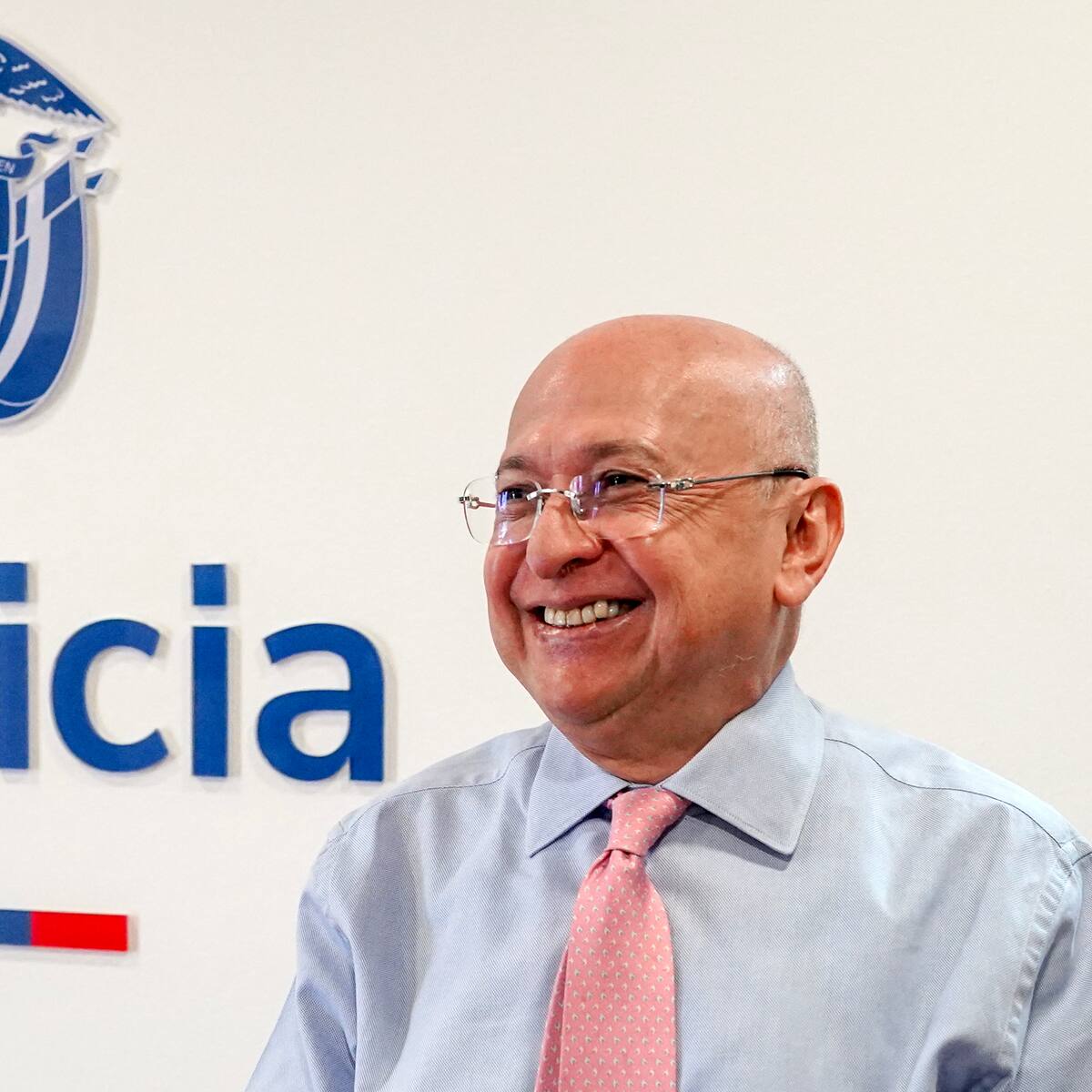 Procuraduría abre investigación a ministro Eduardo Montealegre por participación en política