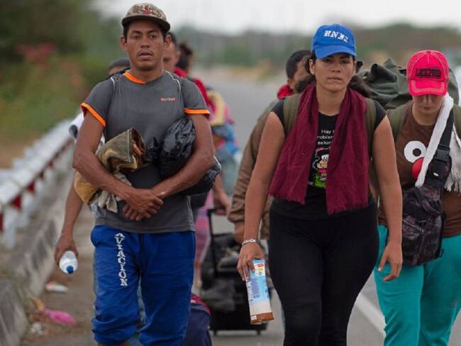 Migrantes recorren Santander buscando llegar a la frontera