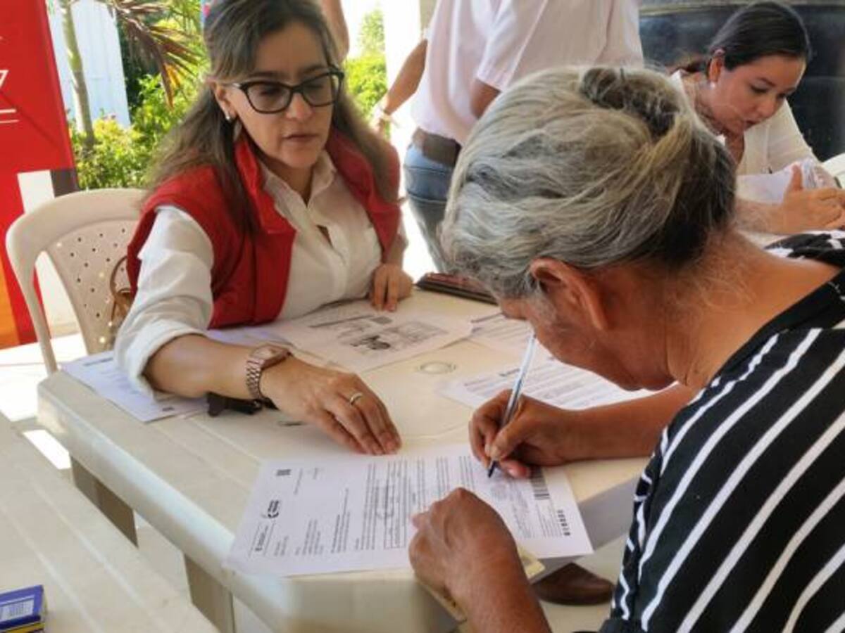 Víctimas de San Jacinto y San Juan Nepomuceno reciben indemnizaciones