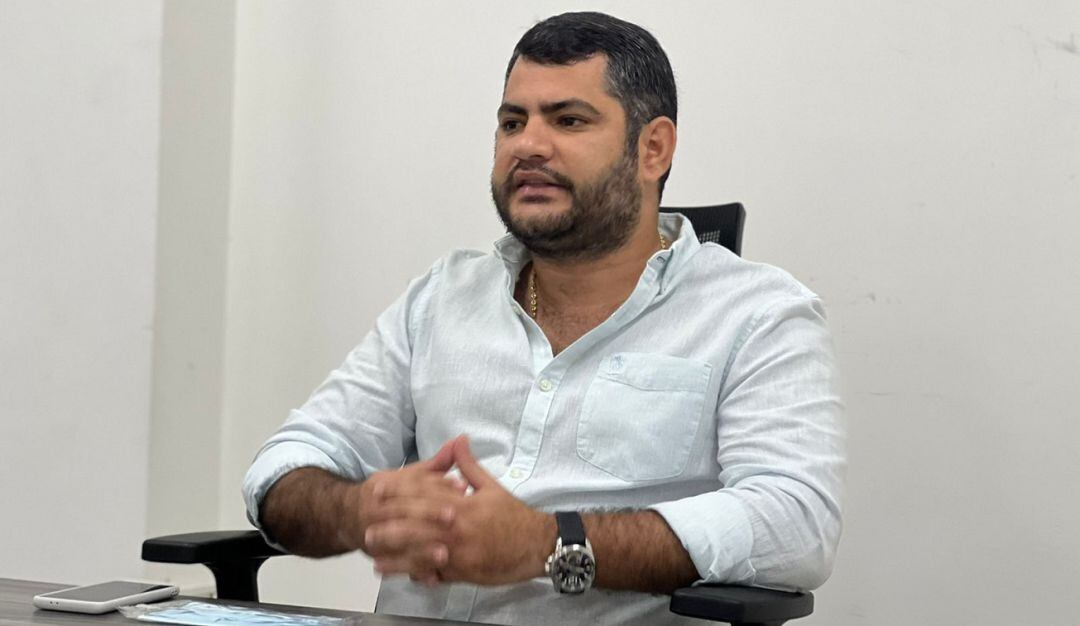 Rafael Castillo denunció que un grupo de “reconocidos políticos” se reunió en una finca para planear un atentado que ya habría sido pagado