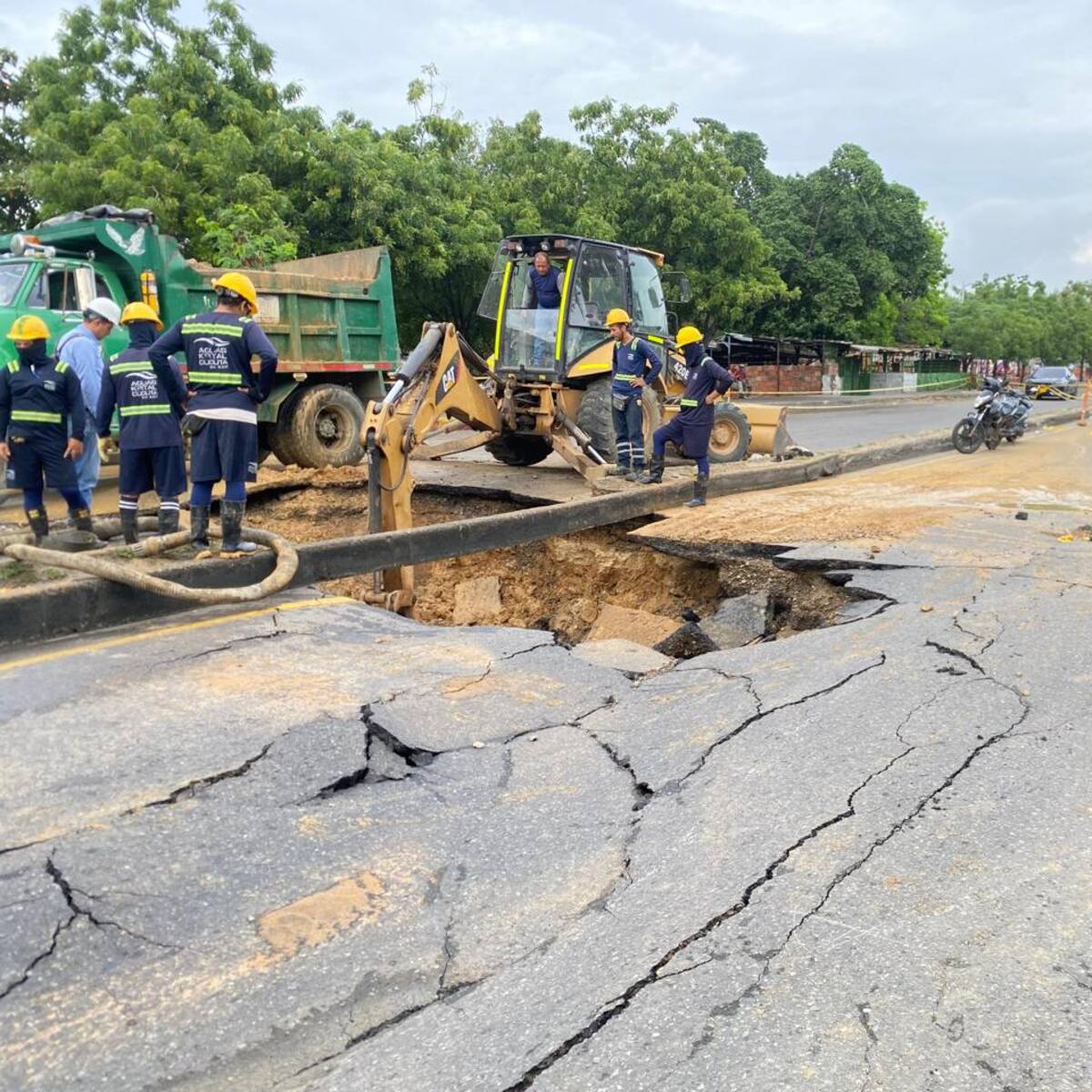 Comunidad de Claret denuncia mala señalización en obras para recuperar rotura de tubo madre