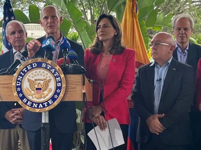 Congresistas se reunieron con colombianos en Florida quienes pidieron a EE.UU. que investigue los fondos que financian las campañas presidenciales.