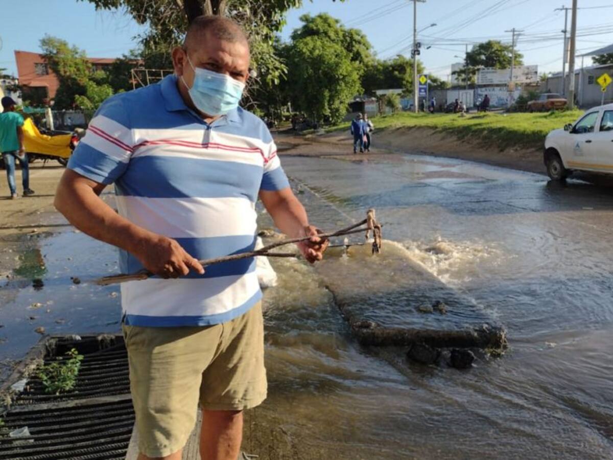 En Cartagena Urbanización Santa Clara inundada de vísceras de pollo