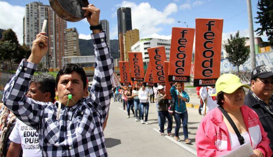 Los docentes del Tolima salen a protestar.