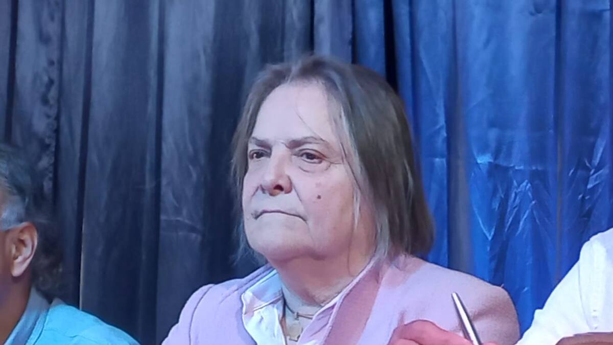 Senadora Clara López