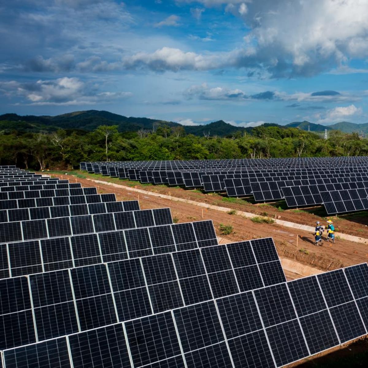 Cundinamarca enciende el Parque Solar Puerta de Oro: inyecta 360 MWp de energía limpia