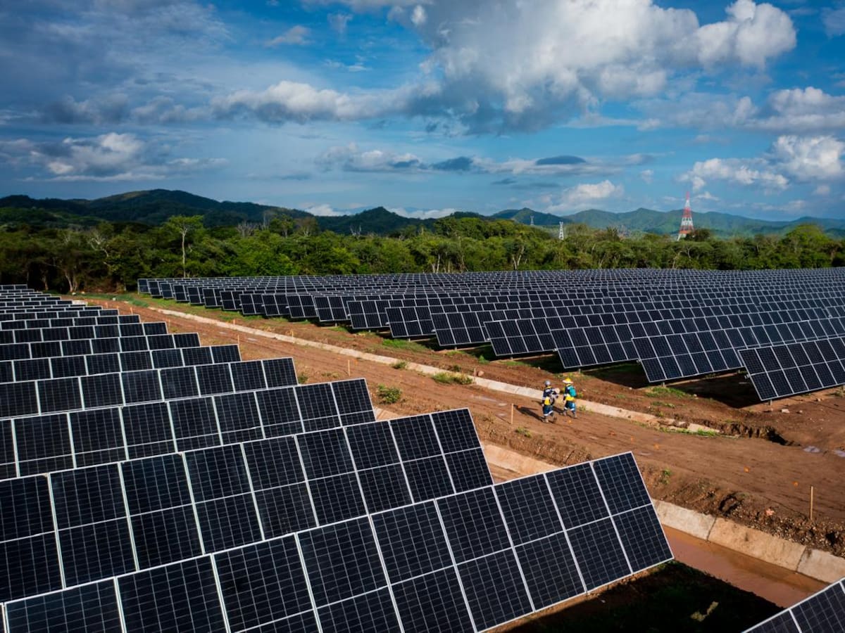 Cundinamarca enciende el Parque Solar Puerta de Oro: inyecta 360 MWp de energía limpia