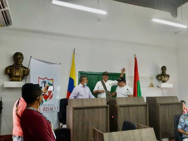 Uno de los proyectos busca adicionar 14 mil millones de pesos al presupuesto para beneficiar a diferentes sectores