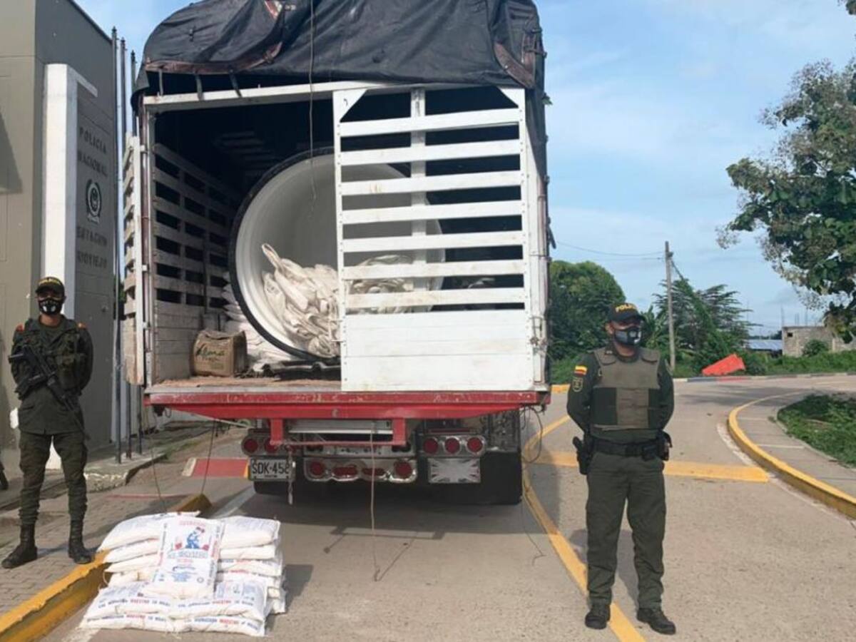 Decomisan cargamento de cal al parecer para narcotráfico en Bolívar
