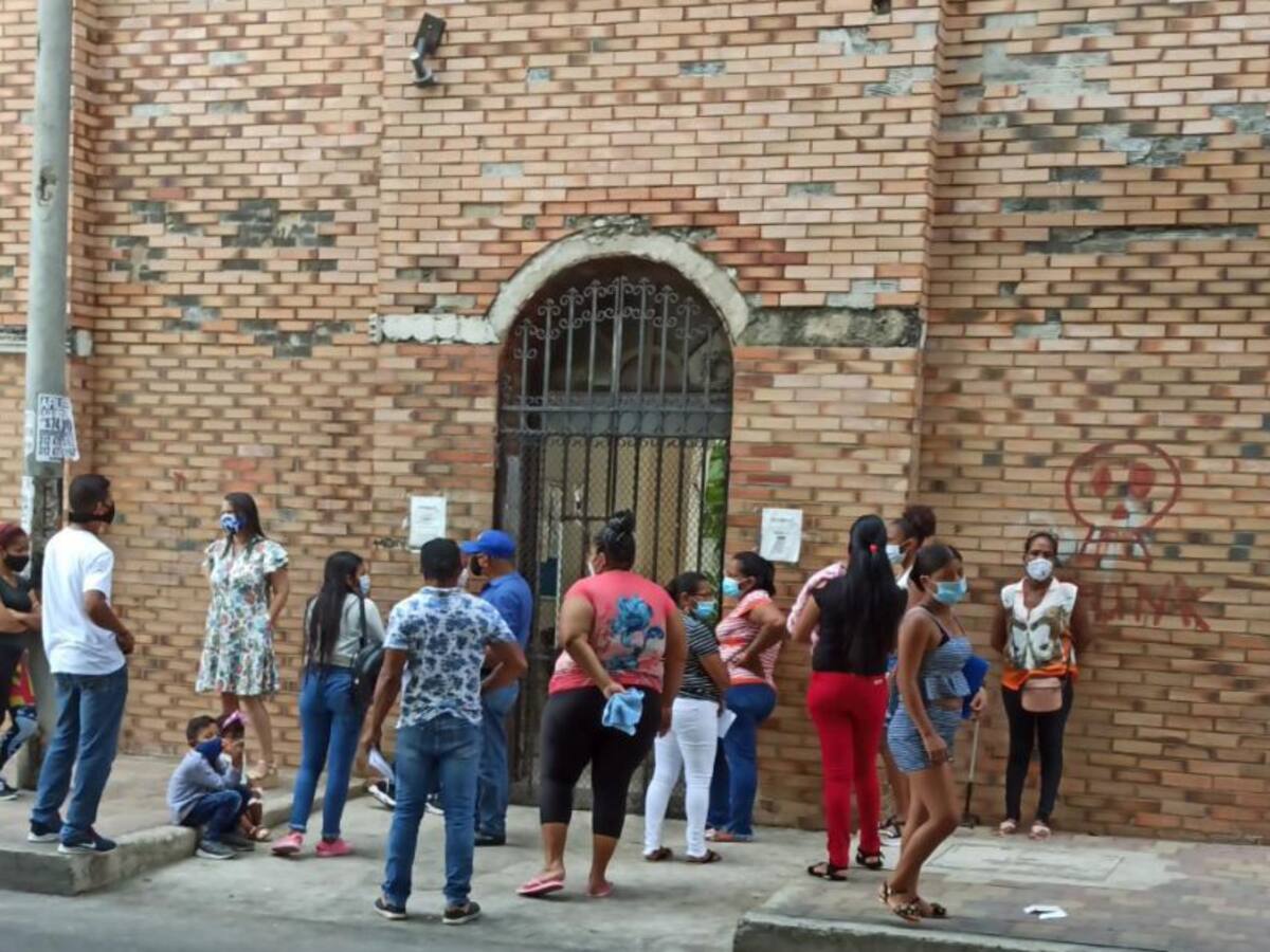 En ataque sicarial hieren a joven en Las Flores