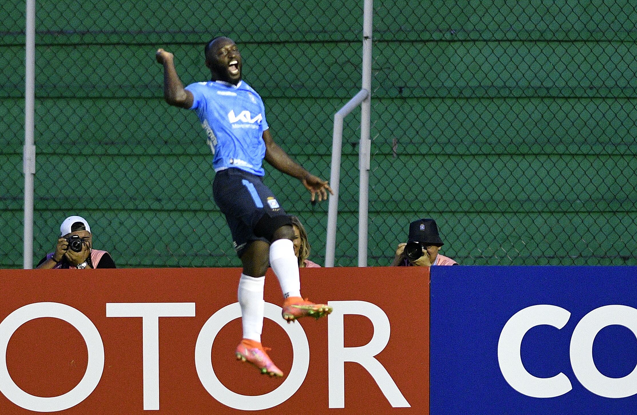 José Luis Sinisterra fue la gran figura en la clasificación del Blooming. (Photo by AIZAR RALDES / AFP) (Photo by AIZAR RALDES/AFP via Getty Images)